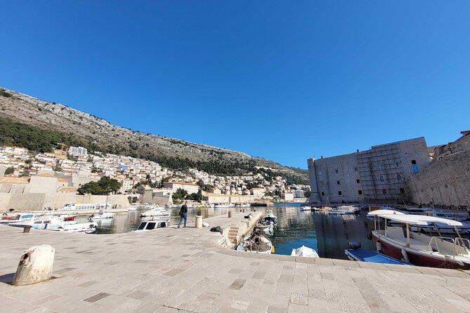 Private Self-Guided Audio Walking Tour in Dubrovnik Old Town - Small details at Amerling Fountain and Gundulić Square