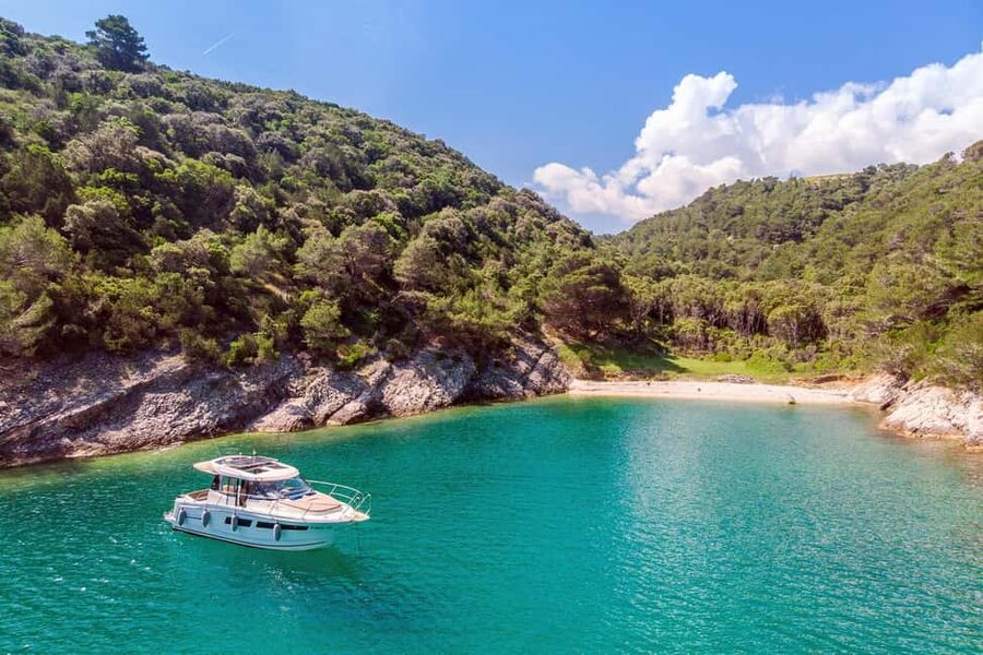 Private speedboat tours Sea Symphony - A full day between Brač and Hvar
