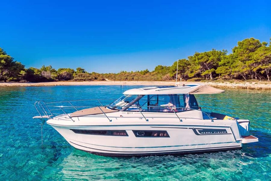 Private speedboat tours Sea Symphony - Lunch at Hrvaska Bay