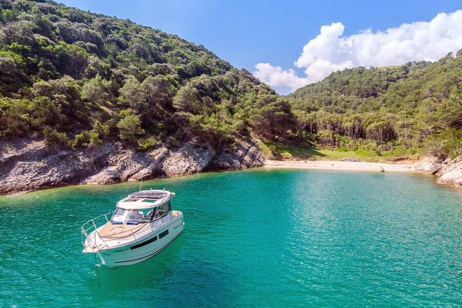 Private speedboat tours Sea Symphony - Pučišća and the white stone of Brač