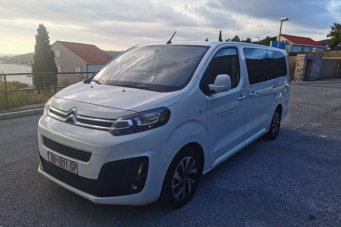 Private Transfer by 8 seats van from and to Dubrovnik Airport - Private space instead of a shared shuttle