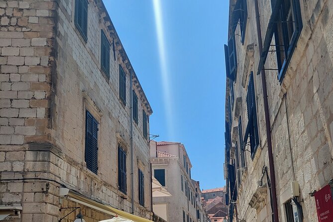 Private Walking Tour in Dubrovnik with Guide - Stradun explains how the city was planned