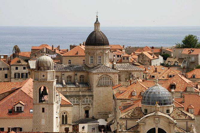 Private Walking Tour through the Old Town of Dubrovnik - What the guide adds to the walk