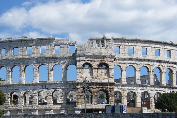 Pula Arena Amphitheater Admission Ticket - Walking through the Roman walls