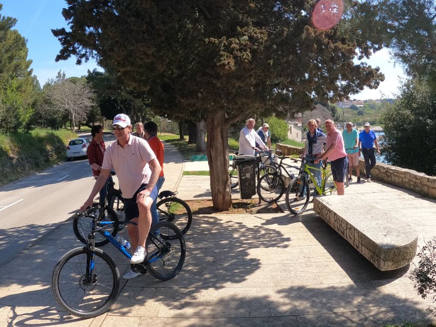 Pula: Bike Tour of Ancient Pula & Aquatic Adventures - The ride toward Stoja