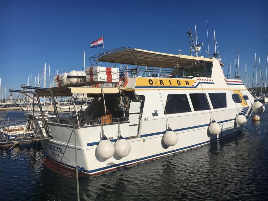 Pula: Dolphin Watching Sunset Cruise with Dinner & Drinks - Key points at a glance