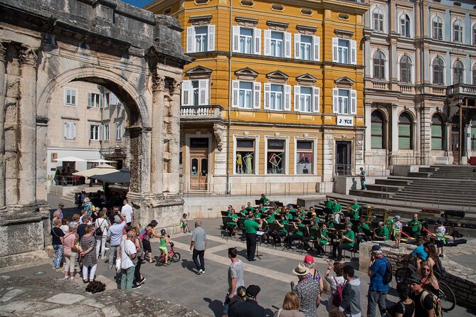 Pula Essentials Walking Tour - Roman gates and the route through Giardini
