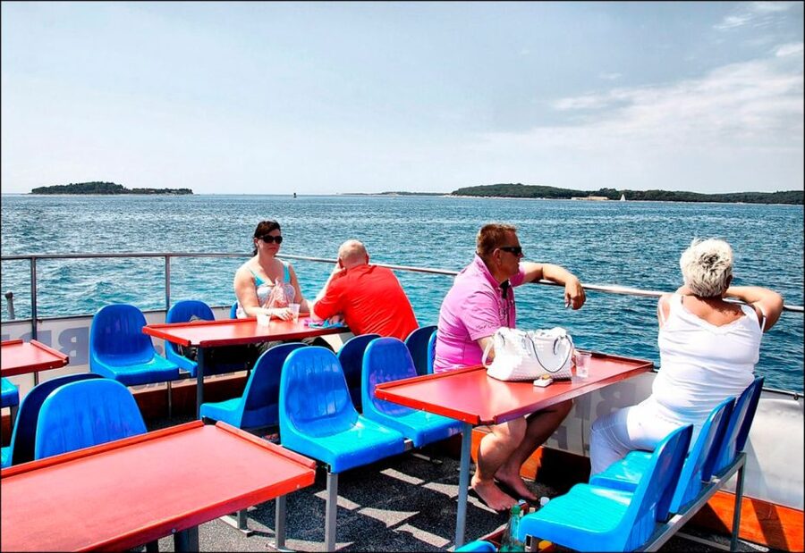 Pula: Harbor Cruise with unlimited Drinks - What this Pula harbor cruise actually offers