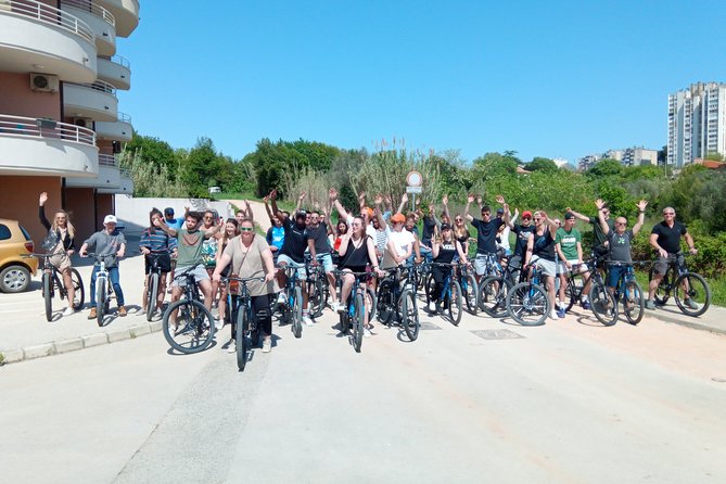 Pula Highlights Bike Adventure - Riding between Pula’s old town and the sea
