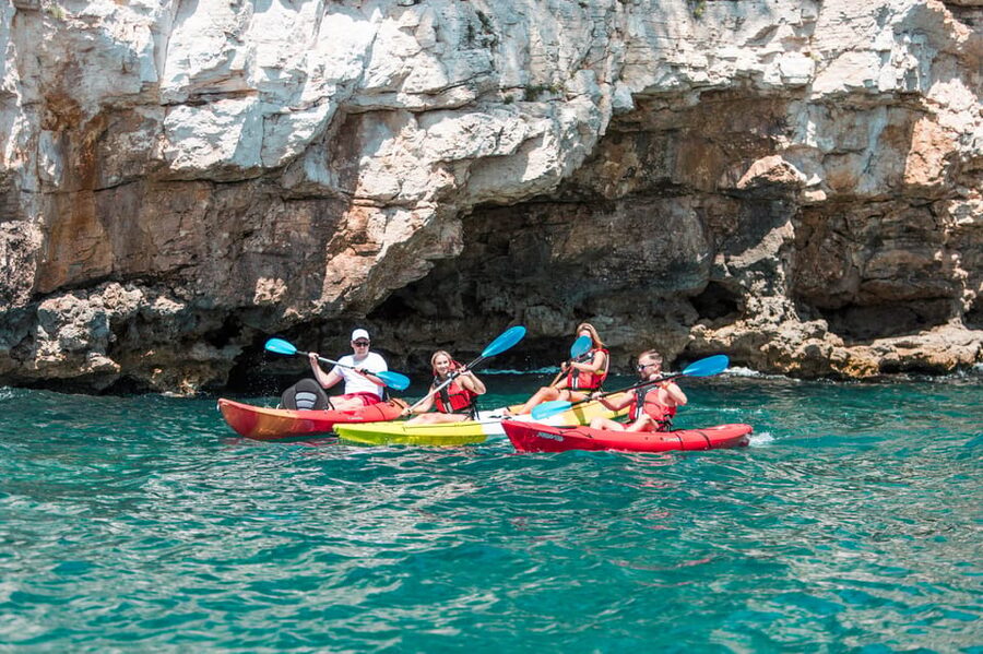 Pula: Kayak Adventure with Cave & Island Snorkeling - The first 20 minutes to Grotta di quarzo