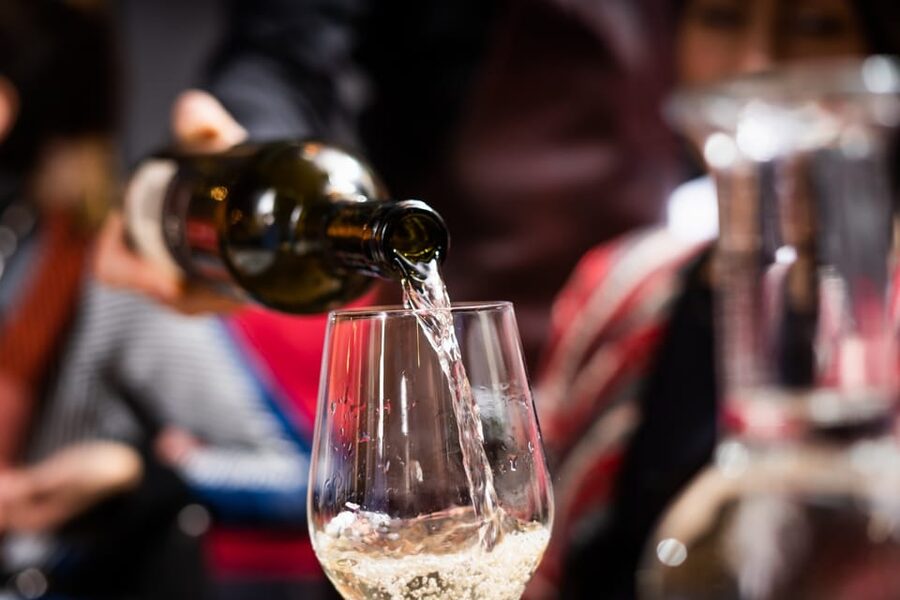 Pula: Old Town Walking Tour for Foodies with Dinner and Wine - Why the guide can make or break the evening