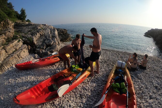 Pula Sunset Adventure – Boat, Kayak, Snorkeling & Sunset - Entering the cave at Seagull’s Rocks