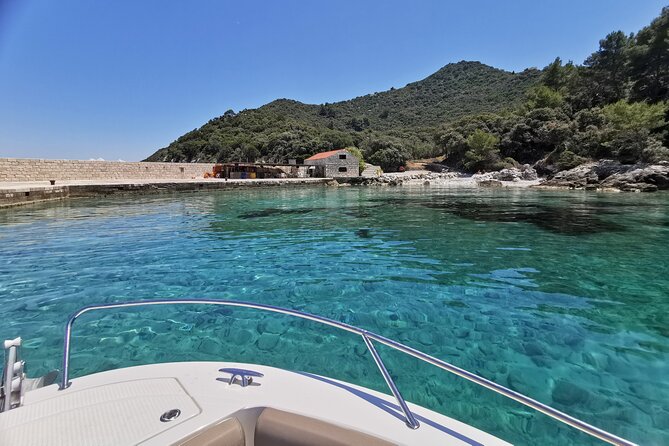 Rent a luxury speed boat for great fun on this Elaphiti Islands tour - Four hours or eight hours: which version suits you?