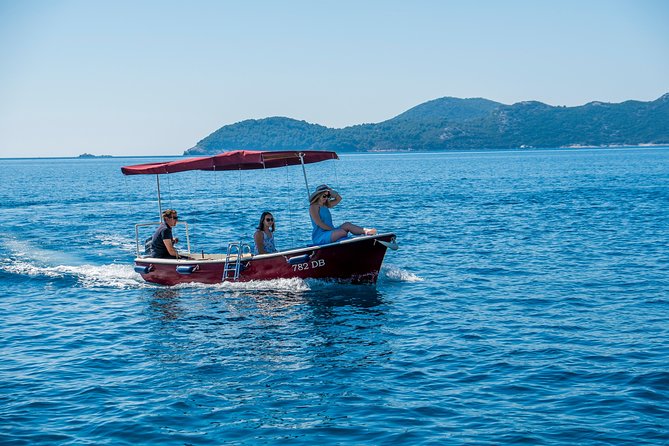 Rent a small boat without skipper - explore the islands and find hidden caves - Learning to handle the small boat