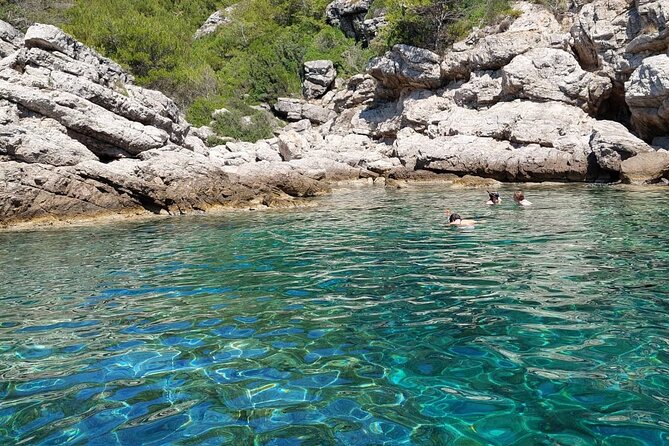 Rent a small boat without skipper - explore the islands and find hidden caves - What the eight hours really gives you
