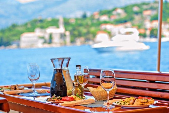 Rent a Traditional Wooden Boat (64 pax) - Booking details and weather rules