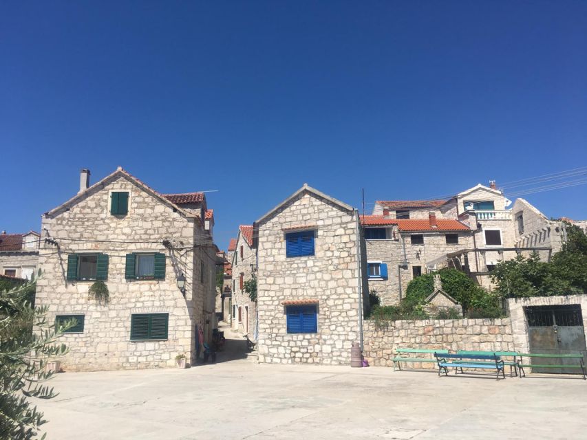RIVIERA TOUR FROM ŠIBENIK, ZLARIN, PRVIĆ AND TIJAT - Leaving Šibenik Riva by fast boat