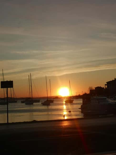 Romantic Sunset tour around Zadar with Drinks - Finding the boat at Foša