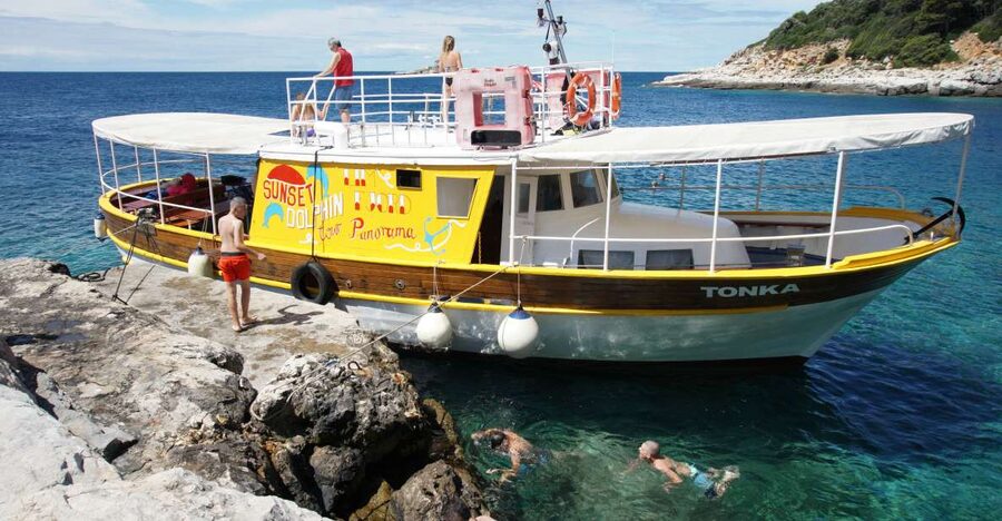 Rovinj Islands Boat Tour with Swimming - Canapés and drinks keep the boat ride easy