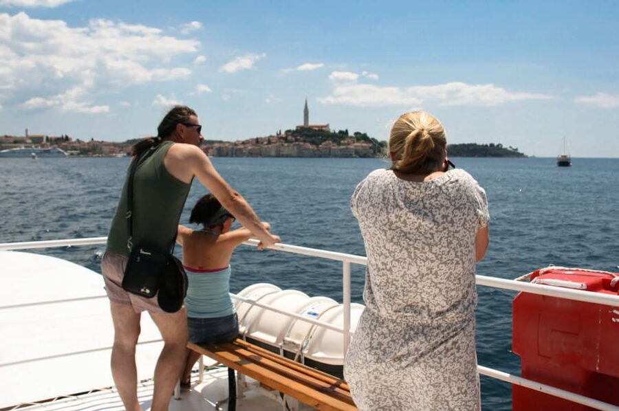 Rovinj: Lim Fjord and Pirate Cave Boat Tour - Slow cruising into Lim Fjord