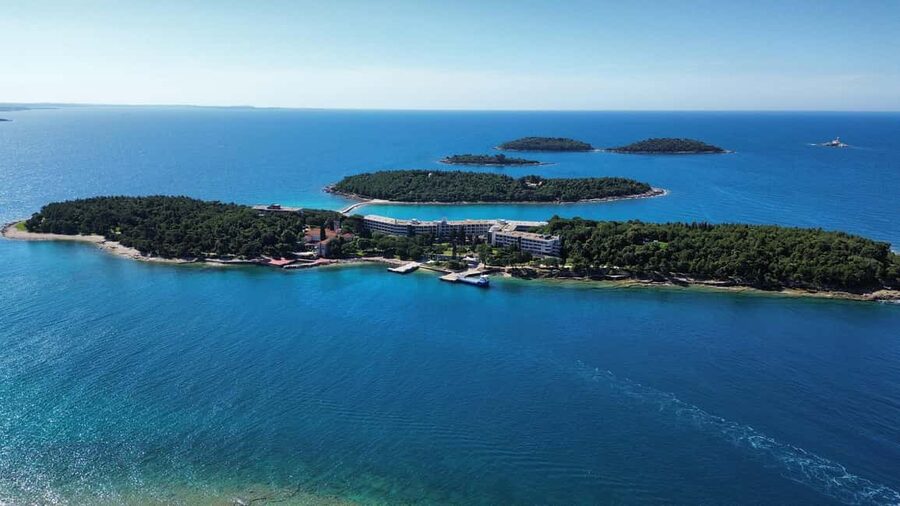 Rovinj: Red Island and Pirate Cave speedboat tour - Dolphins, weather, and the unpredictable details