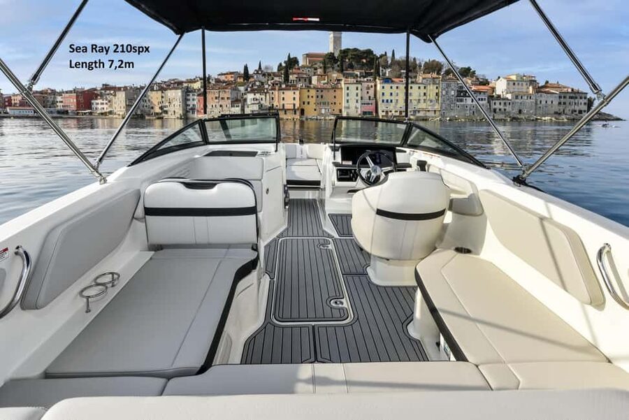 Rovinj: Rovinj Archipelago and South Coves Speedboat Tour - St. Ivan lighthouse and the cliff-jumping option