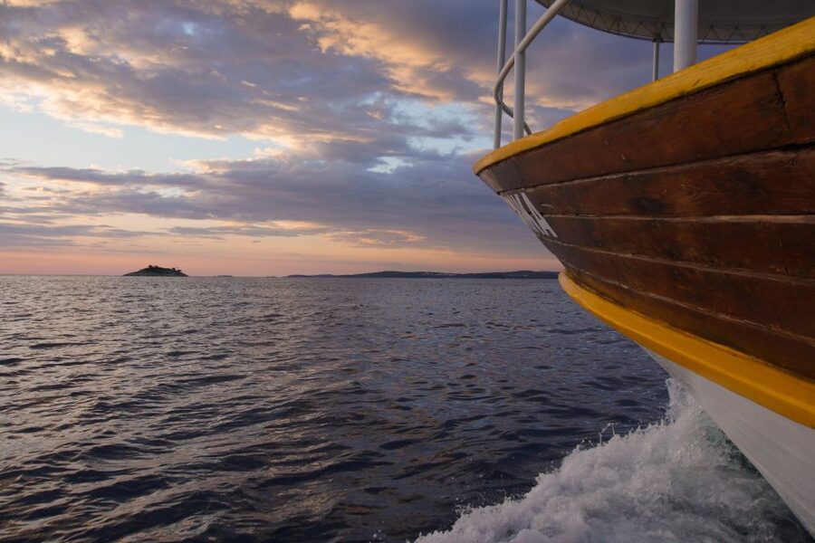 Rovinj: Sunset Boat Trip with Dolphin Watching - Leaving Valdibora for the open water