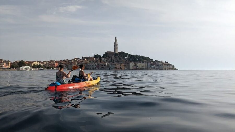 Rovinj Sunset kayaking tour - Practical preparation for the beach meeting point