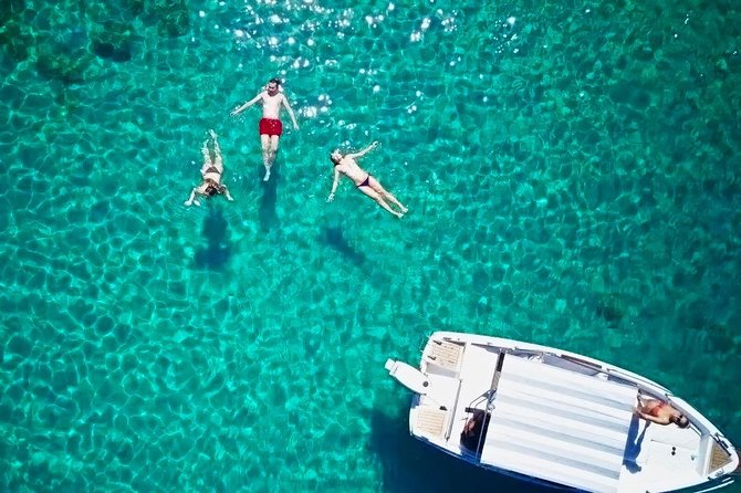 Sail, see, stop, photograph (4 hours) - The guides and personal service