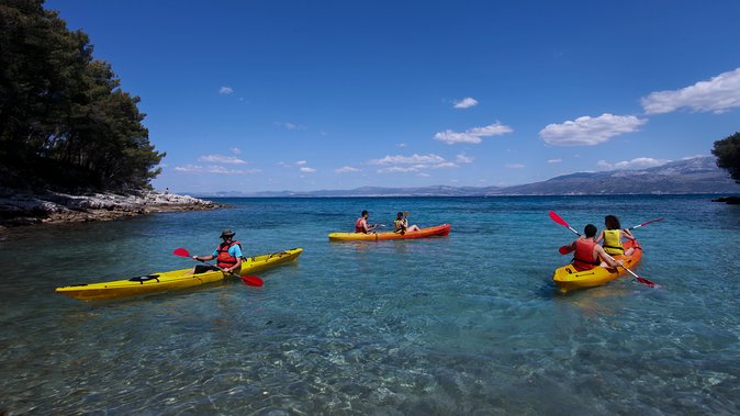 Sea kayaking Postira - Lovrečina (St.Lovre, archaeological site) - The Guide and the Feel of the Group