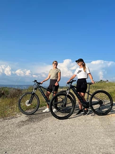 Self-guided mountain bike tour (non-electric) - Lavender fields, stone roads, and the old villages