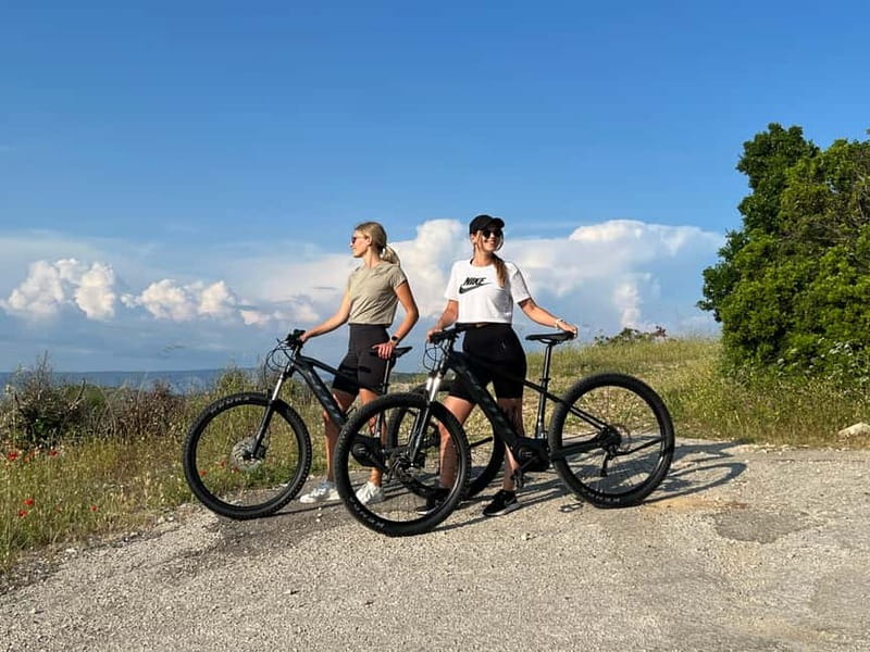 Self-guided mountain bike tour (non-electric) - Following Hvar’s quiet roads toward Vidikovac