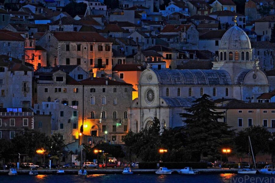 Sibenik: Guided Evening Walking Tour - Churches with unusual roles and details