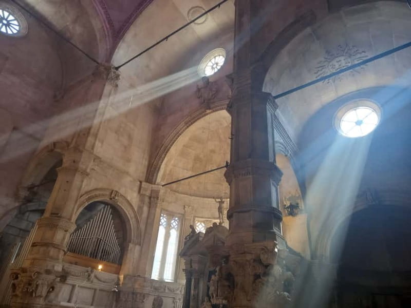 Šibenik: Medieval Night Walking Tour - St. Lawrence Monastery and the old-town cave