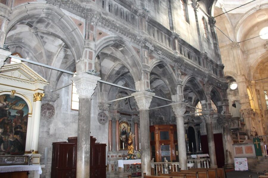 Šibenik walking tour in one hour! - The fraternity churches and Šibenik’s working side