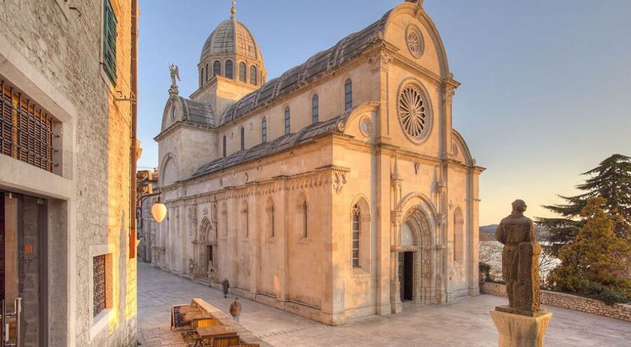 Šibenik walking tour in one hour! - Starting at St. Frane monastery and the eastern gates