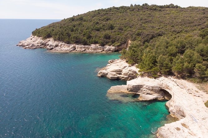 SNORKELING ADVENTURE | Pula Boat - The pre-snorkel briefing and first swim