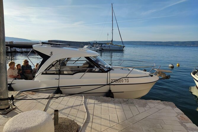 Speedboat transfer from Hvar town (Water taxi transfer) to Airport Split - What is included and what you still need to arrange