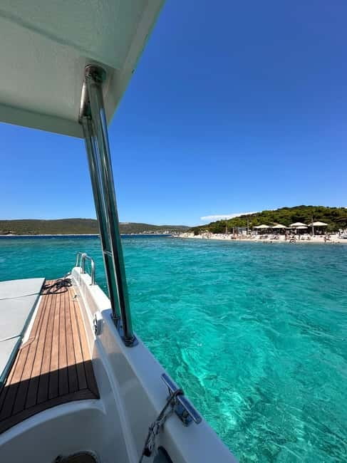 Split: 5 Islands Full-Day Tour to Blue Cave, Vis & Hvar - What the crew adds to the day
