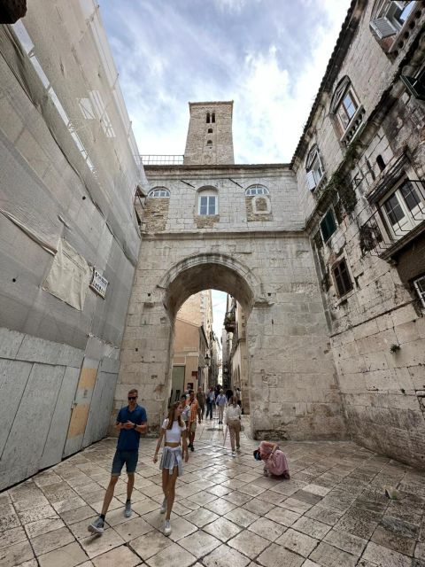 Split and Diocletian's Palace walking tour with a local guid - What makes a local guide useful here