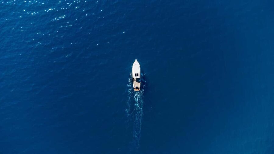 Split: Blue Cave & 5 Island Tour - The boat, crew, and group size