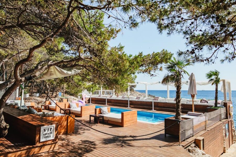 Split: Blue Cave, Vis & Hvar Full-Day Trip by Speedboat - Stiniva Cove: cliffs, pebbles, and a quick swim