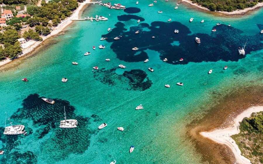 Split: Blue Lagoon and 3 Island Cruise with Food and Drinks - Šolta and the changing shipwreck stop