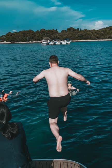 Split: Blue Lagoon and 3 Islands Group Boat Tour - Labadusa Beach: a slower final stop