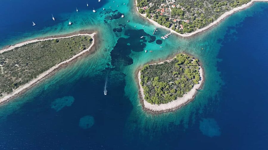 Split: Blue Lagoon and 3 Islands Group Boat Tour - Leaving Split by speedboat