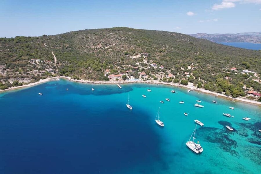 Split: Blue Lagoon and Šolta Boat Tour with Lunch and Drinks - Šolta’s Kontesa wreck in Nečujam Bay