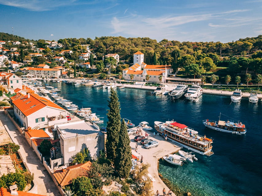 Split: Blue Lagoon, Shipwreck and Šolta with Food and Drinks - What the boat facilities mean for your day