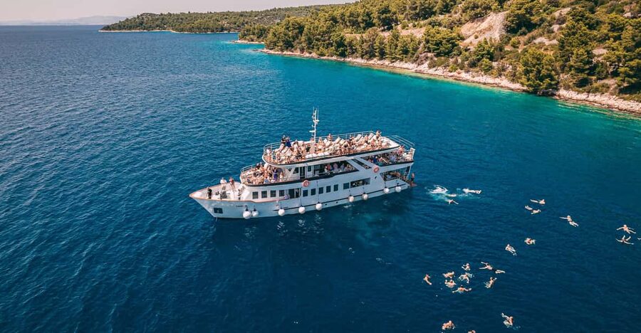 Split: Blue Lagoon, Shipwreck and Šolta with Food and Drinks - Who will enjoy this eight-hour outing