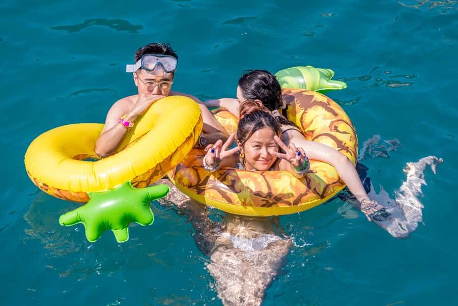 Split: Blue Lagoon, Shipwreck, & Šolta with Lunch & Drinks - Key things to know before booking