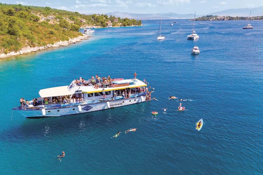 Split: Blue Lagoon, Shipwreck, & Šolta with Lunch & Drinks - A full day at sea from Split